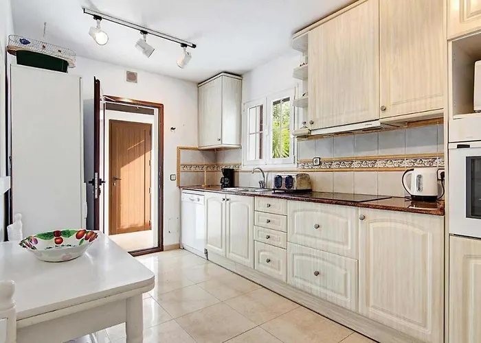 Victoria By Escape *